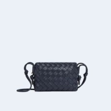 보테가 베네타 미니 루프 카메라백 네이비